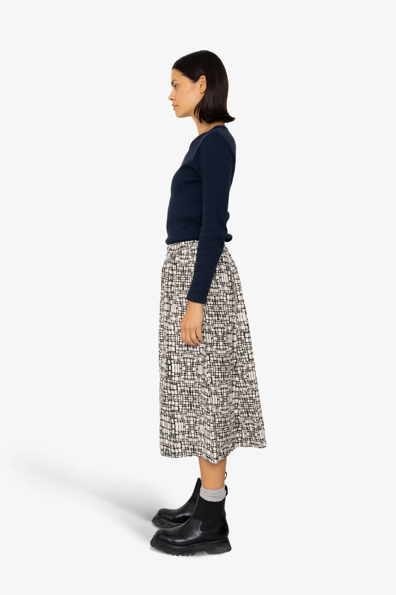 Full Seam Skirt - Black Ecru Maze Print - Image 4